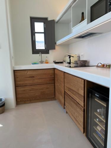 Cucina o angolo cottura di ZETINE SUITES SIKINOs