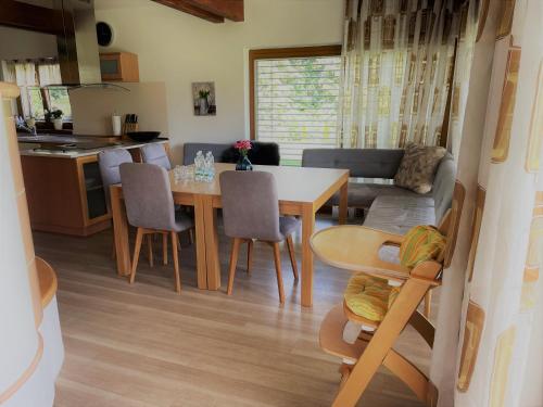 a kitchen and living room with a table and chairs at Dům nad Pržnem in Jablŭnka