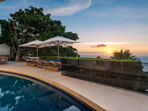 Бассейн в Majestic Villa или поблизости