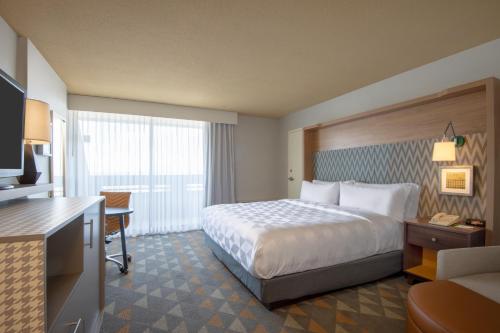 Postel nebo postele na pokoji v ubytování Holiday Inn Denver East by IHG