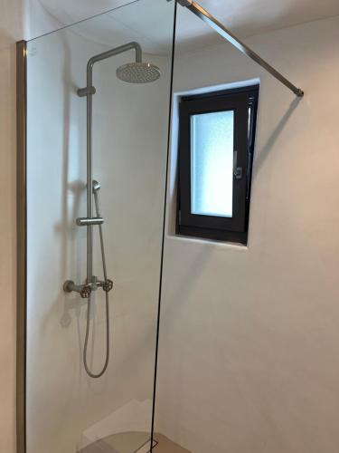Bagno di ZETINE SUITES SIKINOs