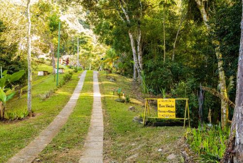 Taman di luar Pousada na região de Extrema à 1 hora de Sp