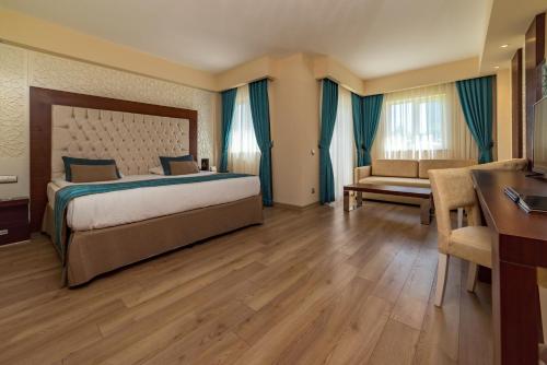 Katil atau katil-katil dalam bilik di Sentido Kamelya Selin Luxury Resort & SPA