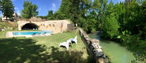 Πισίνα στο ή κοντά στο Les pieds dans l'eau: Gîte Vercors - Plage privée