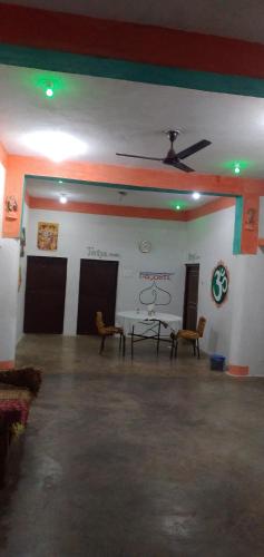 a large room with two chairs and a table in it at Maji Homestay Khajuraho in Khajurāho