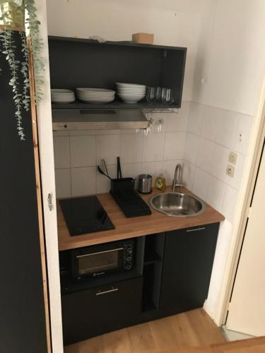 a small kitchen with a sink and a counter at Studio hyper centre Toulouse in Toulouse