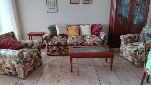a living room with a couch and a coffee table at BIBAHOME in Cogoleto