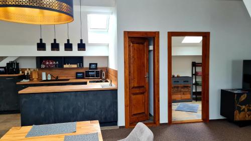 A kitchen or kitchenette at Apartmán 17, Vysoké Tatry, Dolný Smokovec