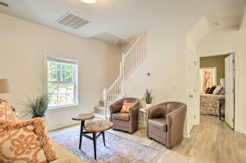 Χώρος καθιστικού στο Butterfly Creek Columbus Estate on 3 Acres!