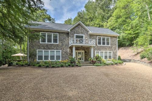 Κήπος έξω από το Butterfly Creek Columbus Estate on 3 Acres!