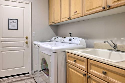 Фотография из галереи Family-Friendly Modesto Home with Grill and Yard в городе Модесто