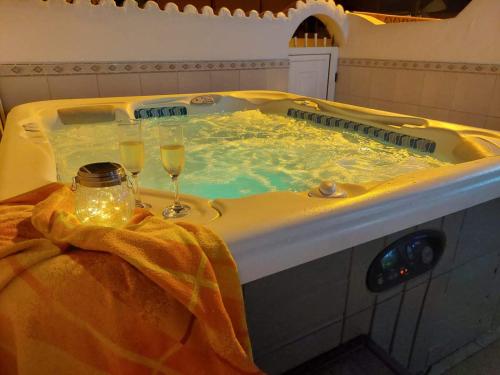 Kép Jacuzzi House Sunflower szállásáról Costa Del Silencióban a galériában