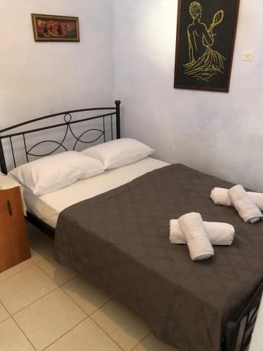 two beds in a bedroom with towels on them at Palaia katoikia Amazing View Pyrgos Santorini in Pyrgos