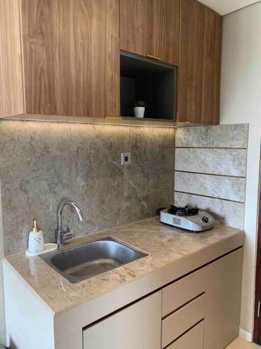 a kitchen with a sink and a counter top at Daymentroom R32 Apartemen 2 BR Pasteur Bandung in Bandung