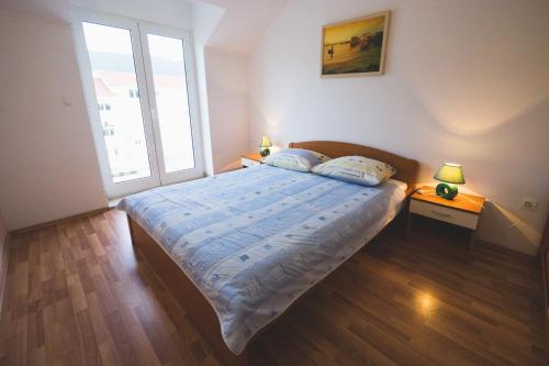 Apartments for families with children Grebastica, Sibenik - 477にあるベッド