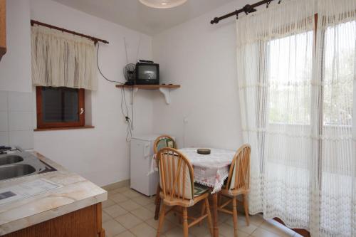 Postel nebo postele na pokoji v ubytování Apartments by the sea Sali, Dugi otok - 454