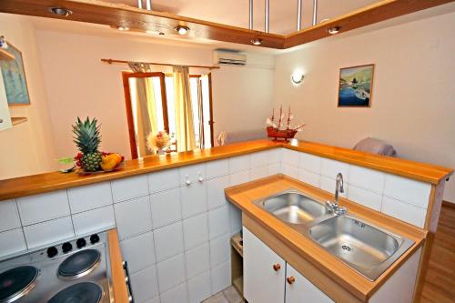 Fotografie z fotogalerie ubytování Apartments by the sea Zaboric, Sibenik - 468 v destinaci Zaboric