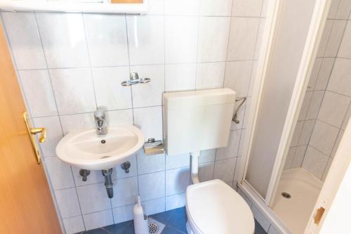 Koupelna v ubytování Double Room Zavalatica 547g