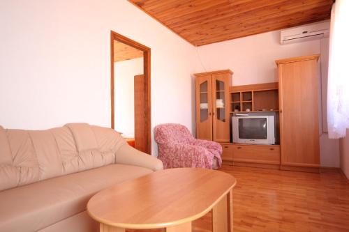 Kuchyňa alebo kuchynka v ubytovaní Apartments with parking spaces Sali, Dugi otok - 447