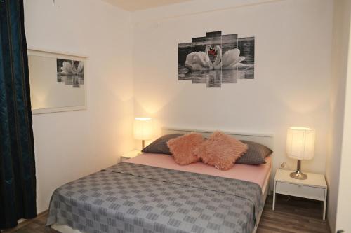 Ліжко або ліжка в номері Seaside apartments with a swimming pool Tri Zala, Korcula - 558