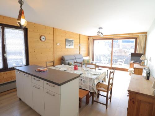 Les Gets - Appartement 1 ch, 49m², 4/6 pers, à 400m des pistes et du centre, avec balcon et garage.
