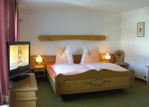 Säng eller sängar i ett rum på Hotel Restaurant Schmidter Bauernstube