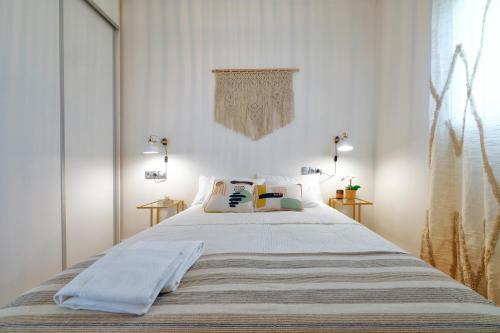 Ліжко або ліжка в номері Apartamento cerca de la MEZQUITA DE CORDOBA & FREE PRIVATE PARKING