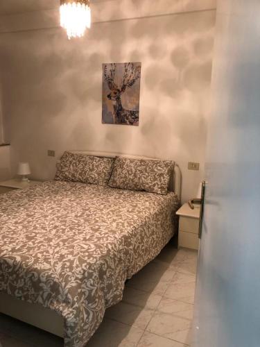 a bedroom with a bed and a picture on the wall at Campodigiove Amelia in Campo di Giove