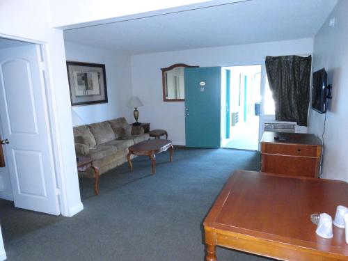 a living room with a couch and a table at Travel Inn in North Hills