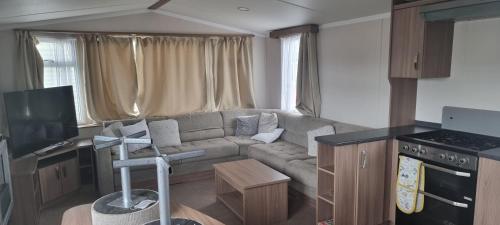 Lovely 8 berth direct beach access – Photos 2