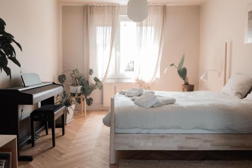 Postel nebo postele na pokoji v ubytování Stylish apartment near the historic center