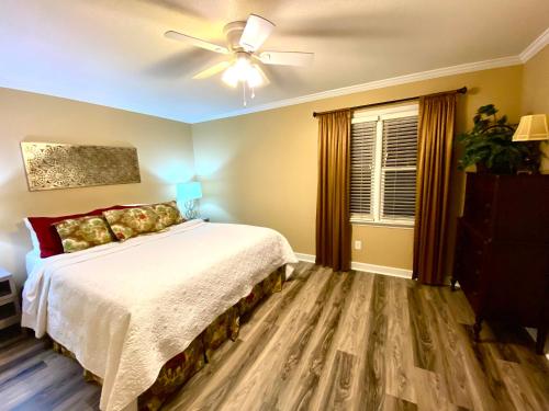 a bedroom with a bed and a ceiling fan at Trendy 2Bed 2 Bath Villa In The Village With King Bed in Raleigh