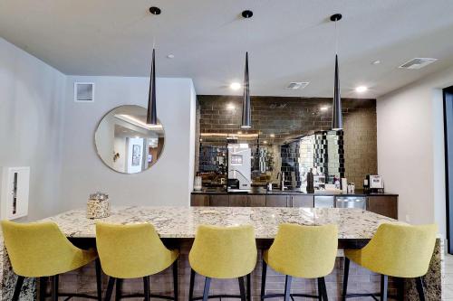 Gambar di galeri bagi Stylish Workspace, Serene Setting G3043 di Scottsdale