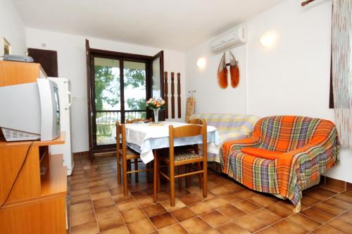 Køkken eller tekøkken på Apartments by the sea Zavala, Hvar - 594