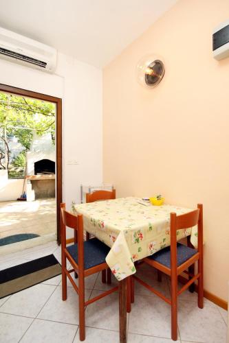 Apartments by the sea Hvar - 591