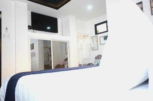 a bedroom with a bed with a tv and a mirror at Gmb-Arte' Hotel in Sogod
