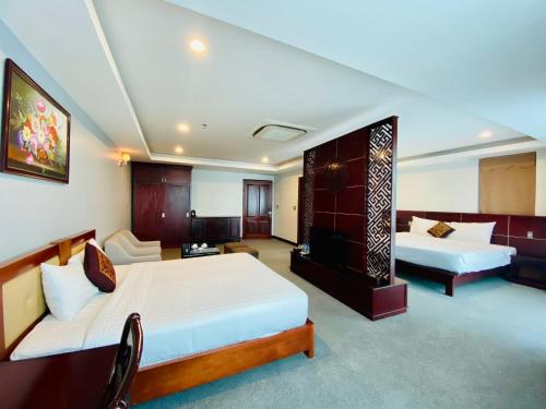 Un pat sau paturi într-o cameră la Kim Thai Hotel