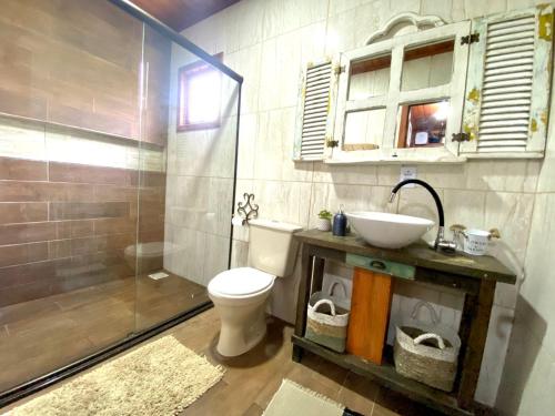 Vonios kambarys apgyvendinimo įstaigoje CHALÉ MONTANHÊS ALPES