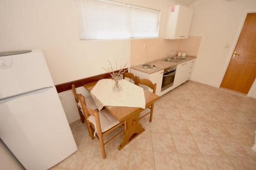 Kuchyň nebo kuchyňský kout v ubytování Apartments by the sea Podobuce, Peljesac - 631