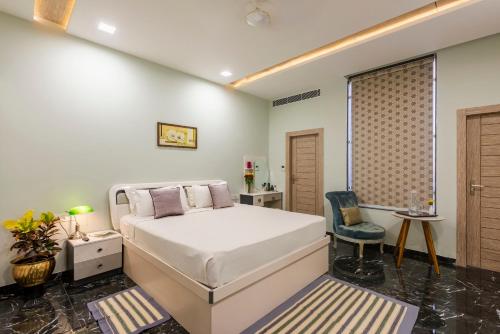 Postel nebo postele na pokoji v ubytování ama Stays & Trails Talia Costa, Udaipur