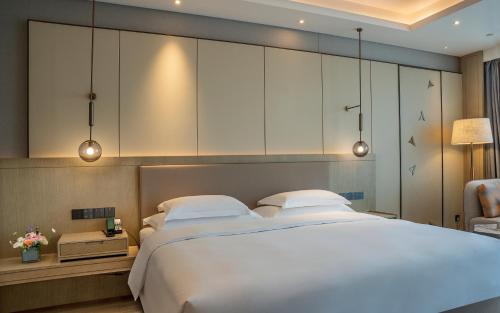 Crowne Plaza Changsha Development Zone by IHGにあるベッド