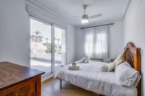 Postel nebo postele na pokoji v ubytování Villa Fresno with pool on Mar Menor Golf Resort