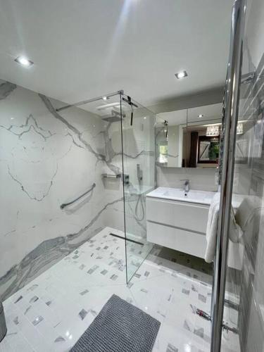 Chalet Kelly, au centre ville avec Jacuzzi & Sauna