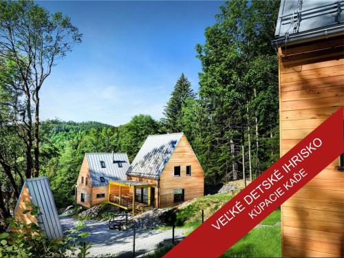 El edificio en el que está el chalet de montaña