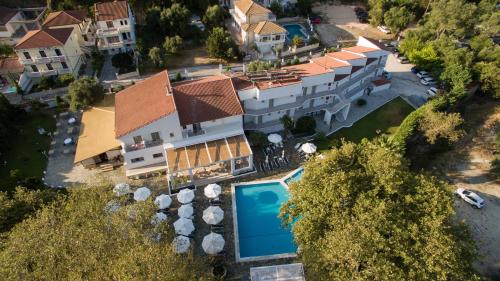 Bazén v ubytování Alfa Hotel nebo v jeho okolí