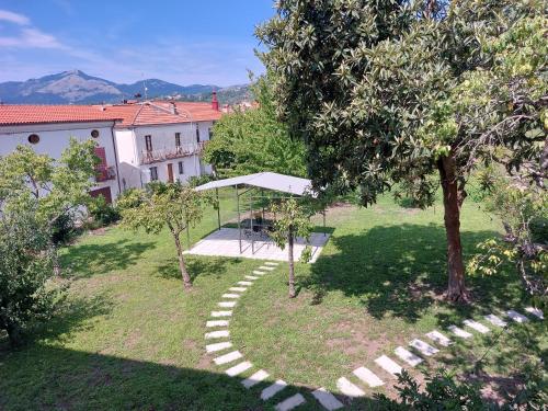 an overhead view of a garden with a stone path at L' antico nespolo in Nemoli