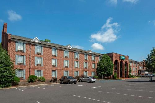a large brick building with cars parked in a parking lot at Quality Inn Montgomeryville-Philadelphia in Montgomeryville