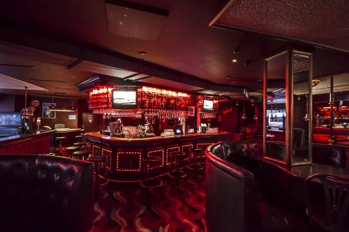 a bar in a restaurant with red lighting at Best Western Hotel Apollo in Oulu