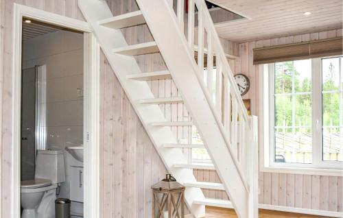 a white staircase in a bathroom with a toilet at Cozy Home In Brttum With Kitchen in Skrukkerud