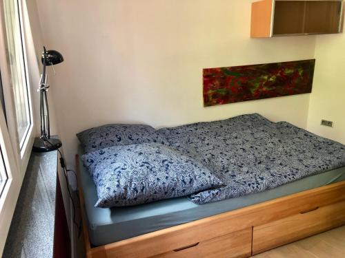 a bedroom with a bed and a lamp on a wooden frame at Deichkind CityLoft in Bremen